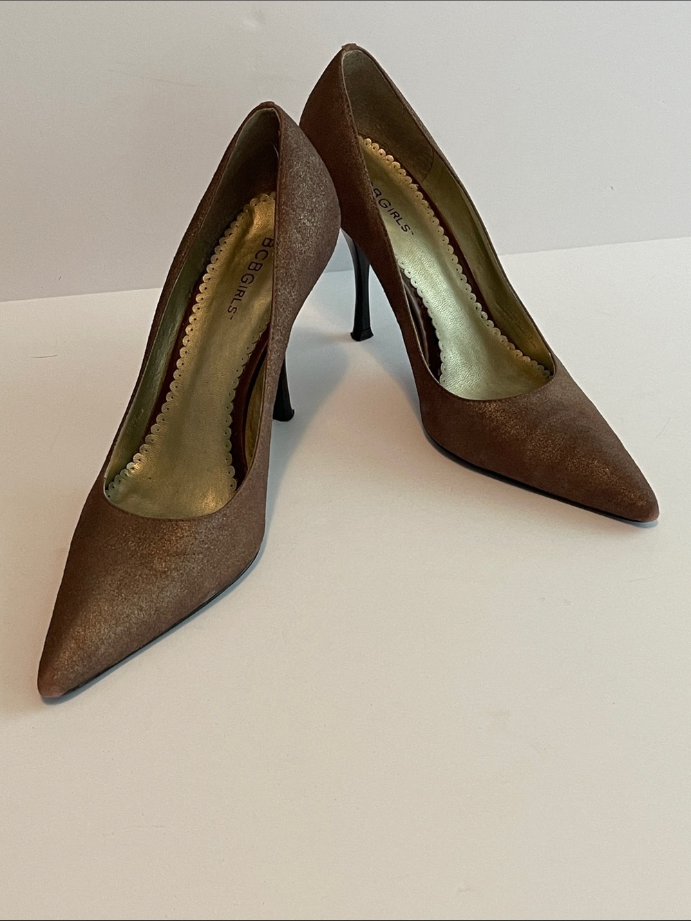 BCBGirls Y2K golden brown retro stiletto heels sz 8.5m